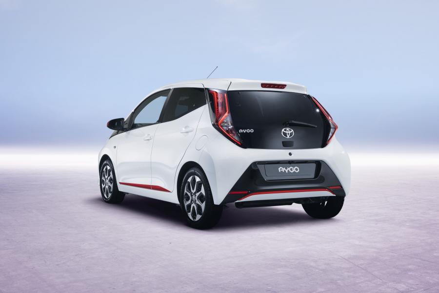  Toyota Aygo 5-Door 2018 года  (WW) (фото 3 из 40)